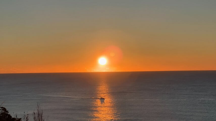 水平線から昇る太陽🌞